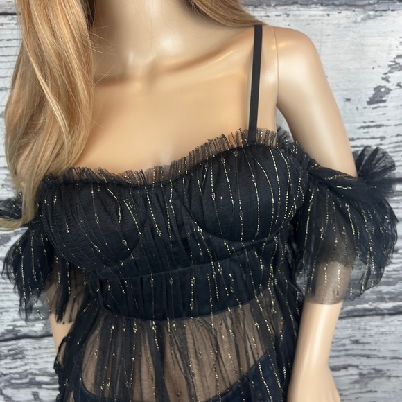 Mesh and Ready Cold Shoulder Top - Size M/L - Picture 7 of 9